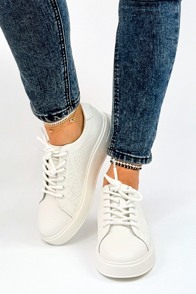 Białe półbuty damskie skórzane ażurowe