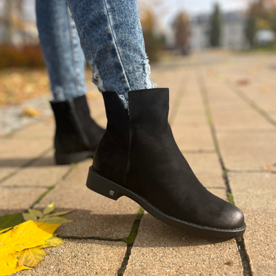 Czarne damskie zamszowe botki płaskie na zamek