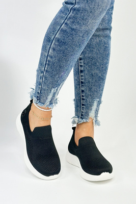 Czarne przewiewne tenisówki wsuwane