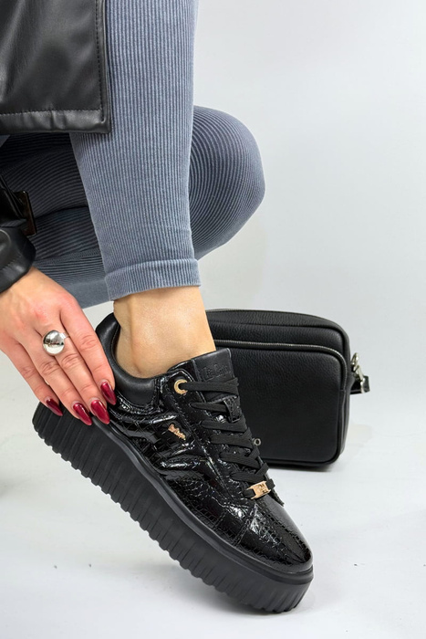 Sneakersy damskie lakierowane na platformie czarne