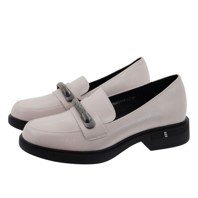 Сірі лаковані мокасини сліпони з ремінцем зі стразами