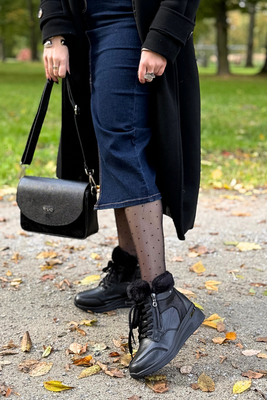 Botki skórzane czarne na koturnie sznurowane z zamkiem