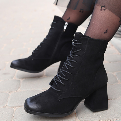 Botki zamszowe sznurowane czarne na klocku Potocki