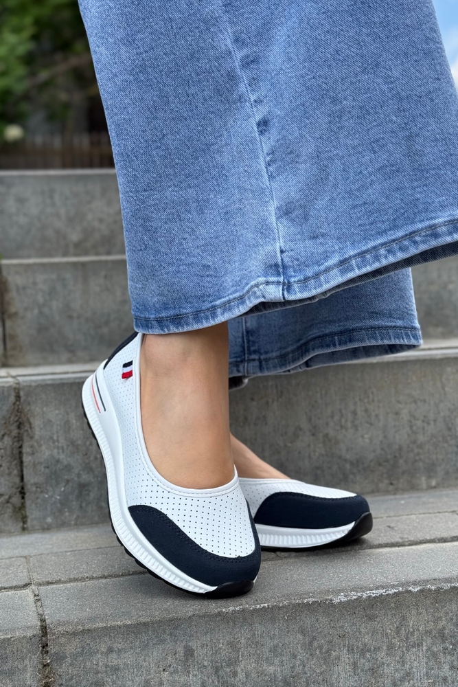 Półbuty skórzane ażurowe biało granatowe na platformie Filippo