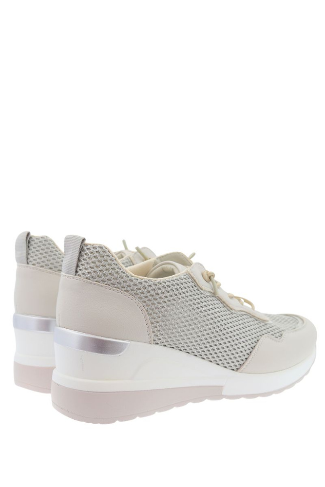 Białe sneakersy sznurowane na koturnie