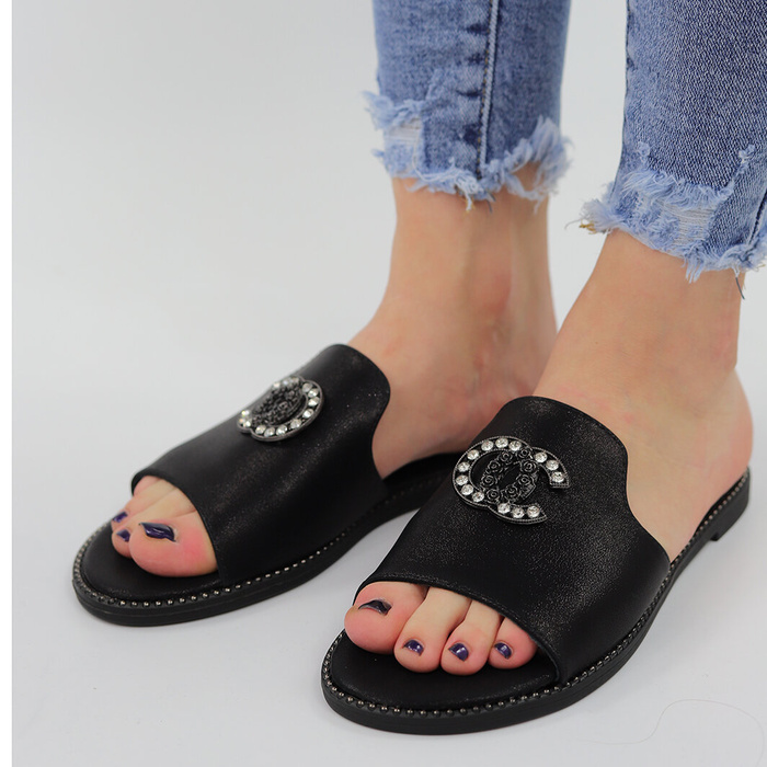 Елегантні чорні шльопанці з цирконовою брошкою S. Barski