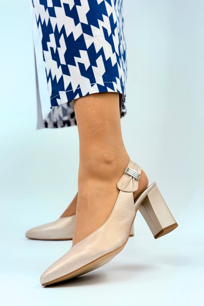 Польські бежеві шкіряні човники з декоративним каблуком