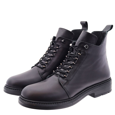 Czarne botki skórzane wiązane z zamkiem na płaskiej podeszwie