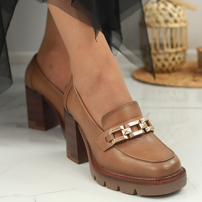 Бежеві туфлі на низькому каблуці з пряжкою Potocki