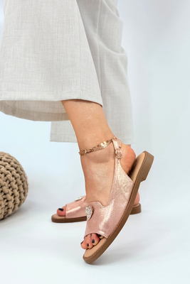 Бежеві шкіряні ажурні босоніжки на липучці