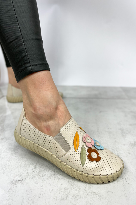 Półbuty skórzane perforowane w kwiatki płaskie