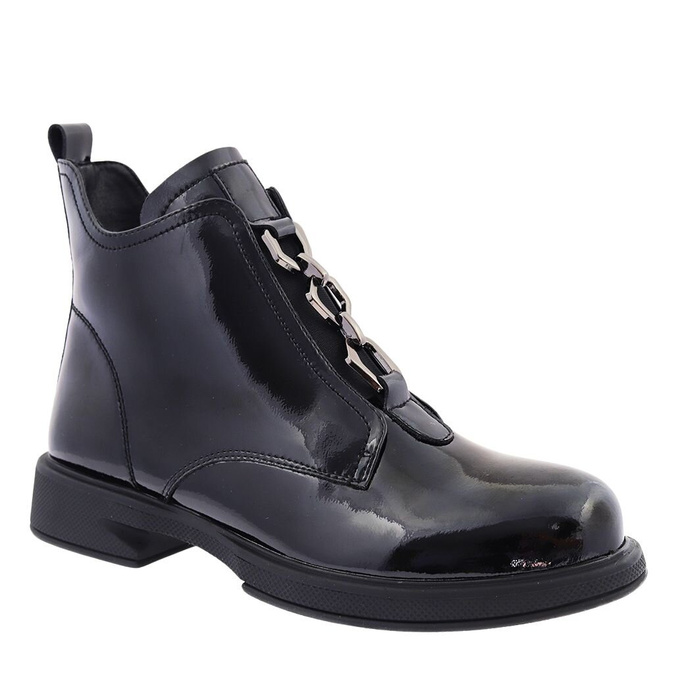 Жіночі лаковані чоботи на плоскому ходу з декором