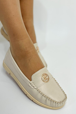 Modne mokasyny damskie wsuwane w kolorze beżowym
