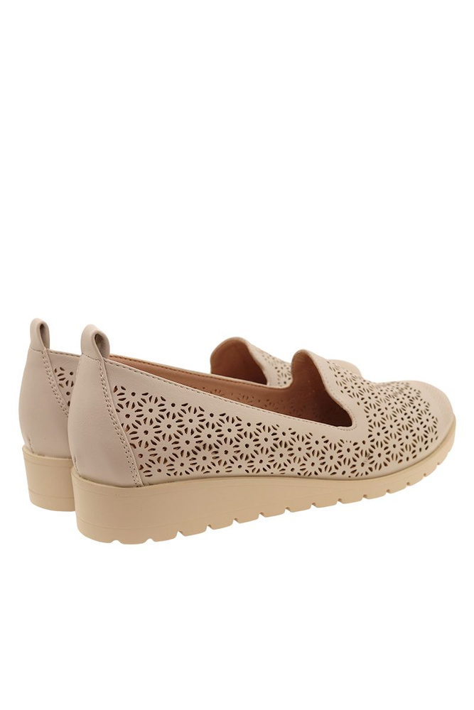 Półbuty damskie ażurowe wsuwane na niskim koturnie beżowe