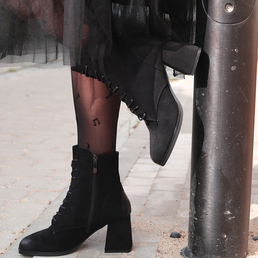 Botki zamszowe sznurowane czarne na klocku Potocki