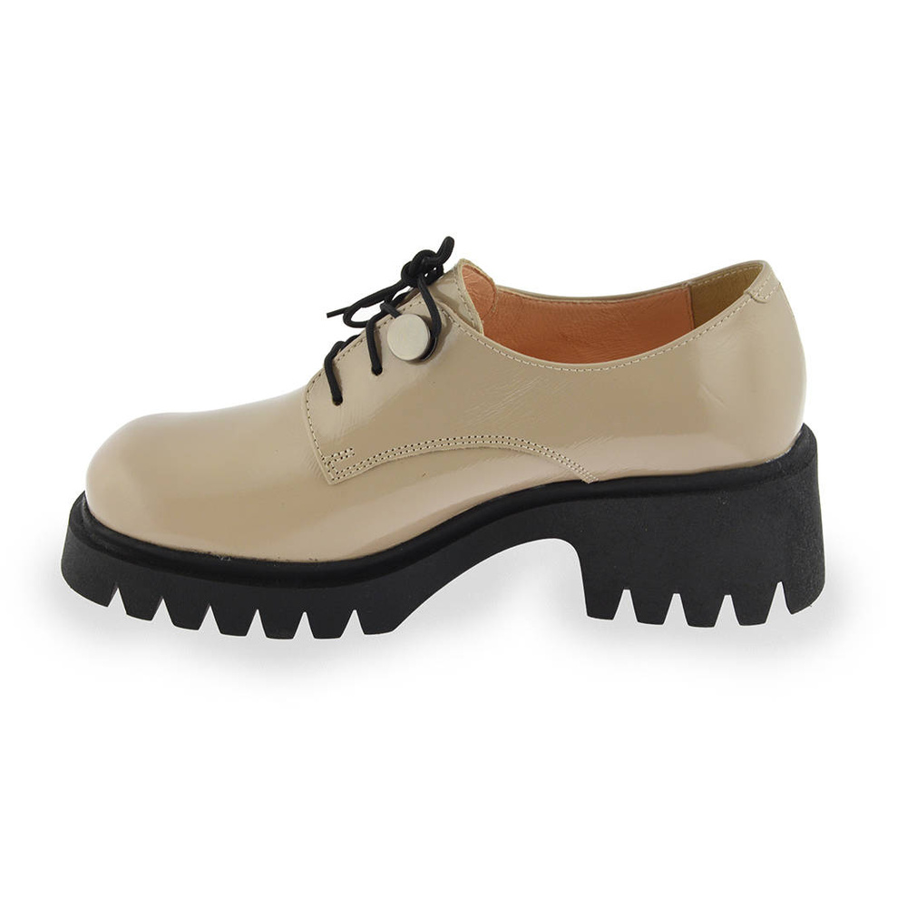 Półbuty Arka 6327 beżowe lakierowane