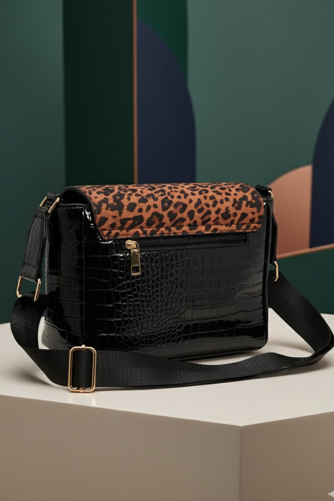 Damska listonoszka lakierowana w panterkę czarna 