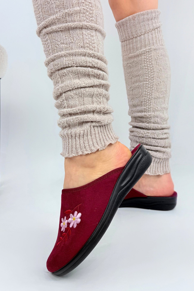 Kapcie damskie miękkie z haftem wsuwane bordowe