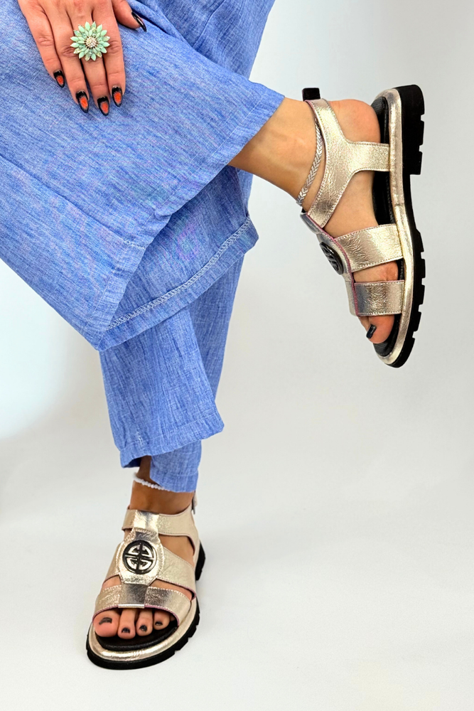 Złote skórzane damskie sandały z ozdobą płaskie Artiker