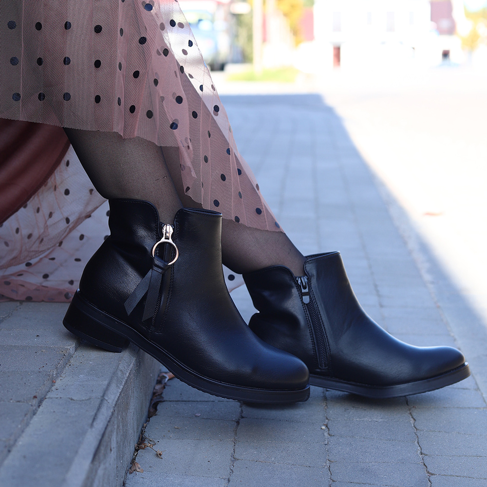 Черевики на плоскій підошві Evento чорного кольору