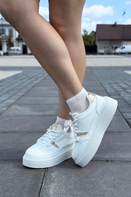 Modne sneakersy z ekoskóry białe na masywnej platformie Big Star