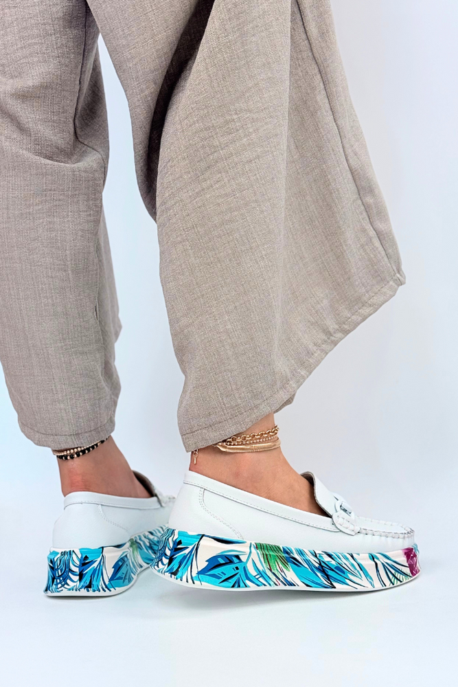 Białe skórzane półbuty wsuwane z kolorową platformą Filippo