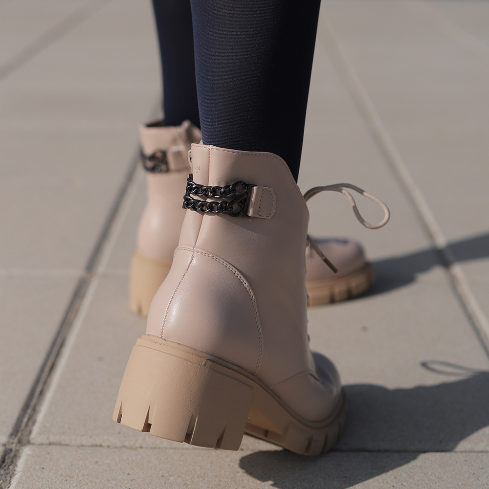 Botki beżowe sznurowane M. Daszyński