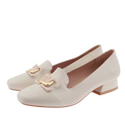 Бежеві мокасини на низькому каблуці від M. Daszyński 