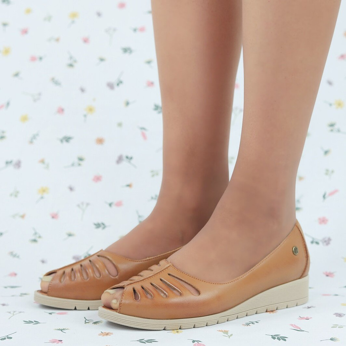 Półbuty skórzane damskie na koturnie rude Maciejka