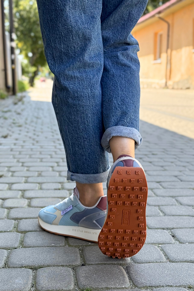 Niebieskie sneakersy ze skóry i zamszu na platfoemie Big Star