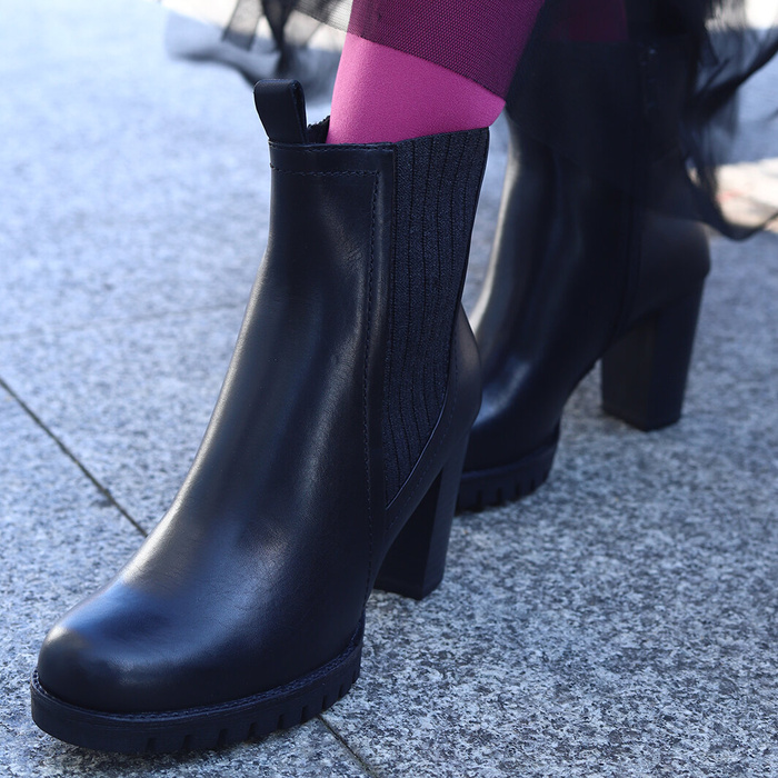 Чорні високі шкіряні черевики Marco Tozzi