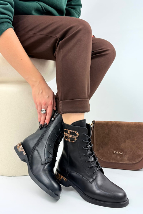 Чорні жіночі шкіряні ботильйони на товстій платформі зі шнурівкою