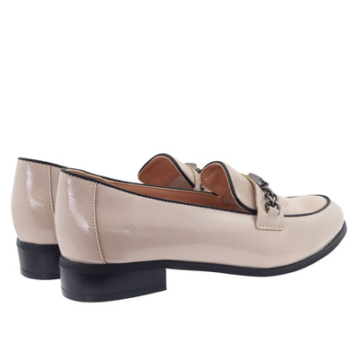 Бежеві лаковані лофери з ланцюжком Potocki