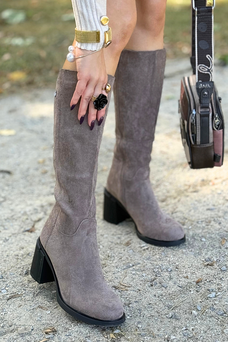 Бежеві замшеві чоботи з колодкою Потоцького