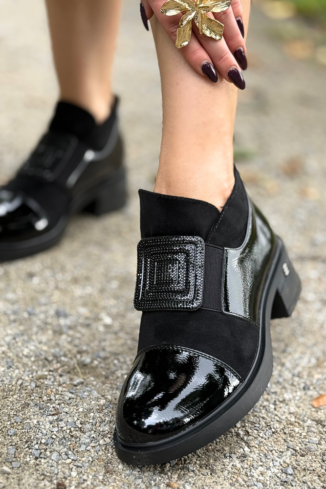 Czarne botki lakierowane i zamszu wsuwane na klocku 