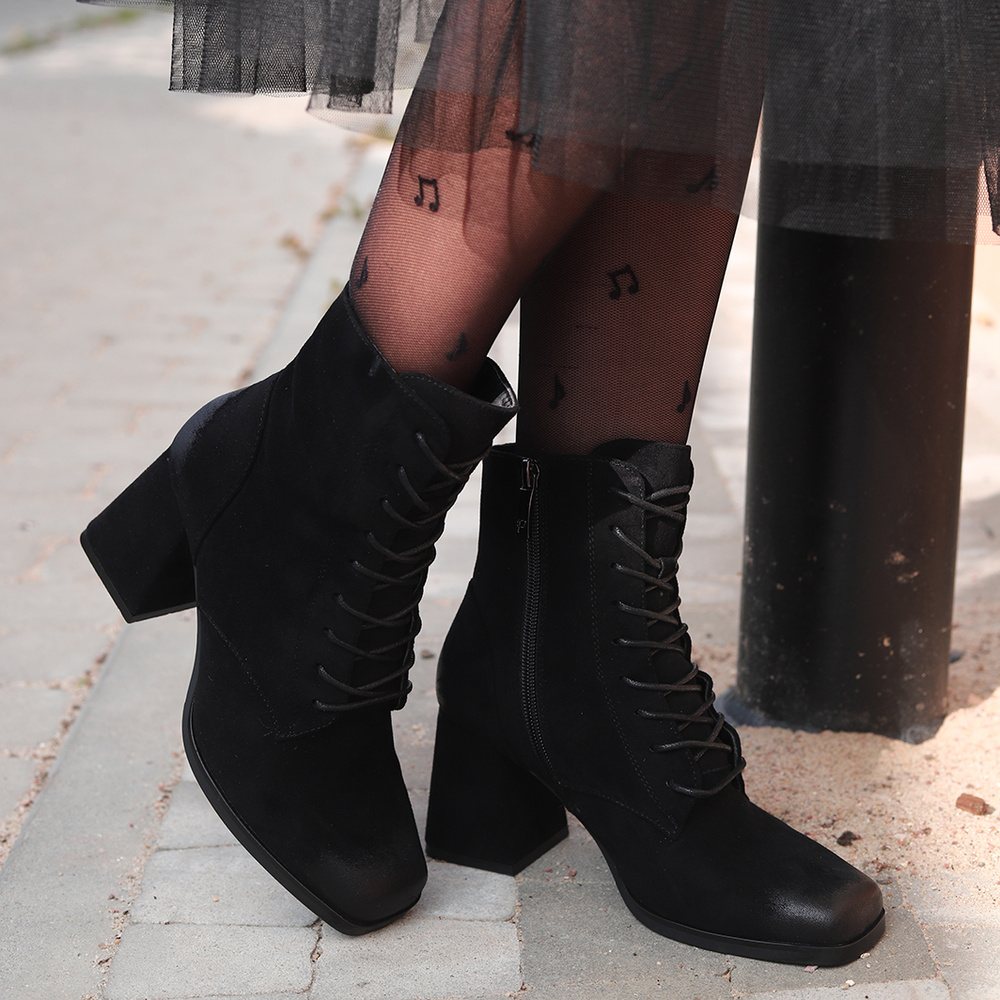 Botki zamszowe sznurowane czarne na klocku Potocki