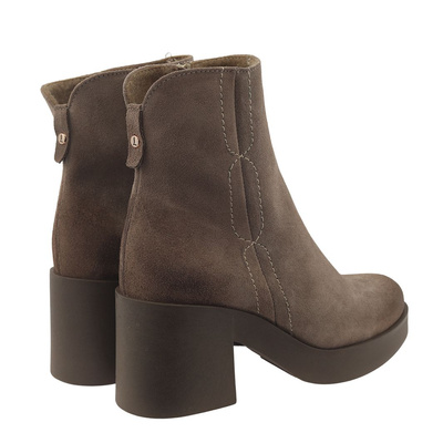 Бежеві замшеві шкіряні ботильйони від Lemar