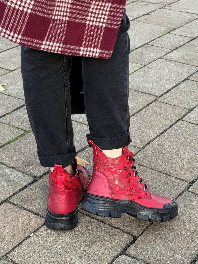 Trzewiki botki damskie skórzane sznurowane z zamkiem czerwone