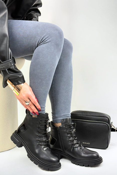 Чорні жіночі шкіряні ботильйони на товстій платформі зі шнурівкою