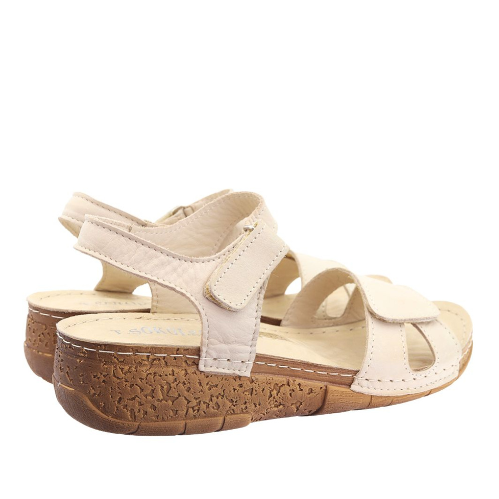 Skórzane sandały beżowe na rzep na T. Sokolski