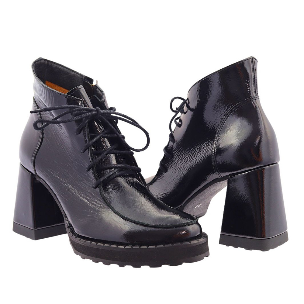 Skórzane czarne lakierowane trzewiki na słupku