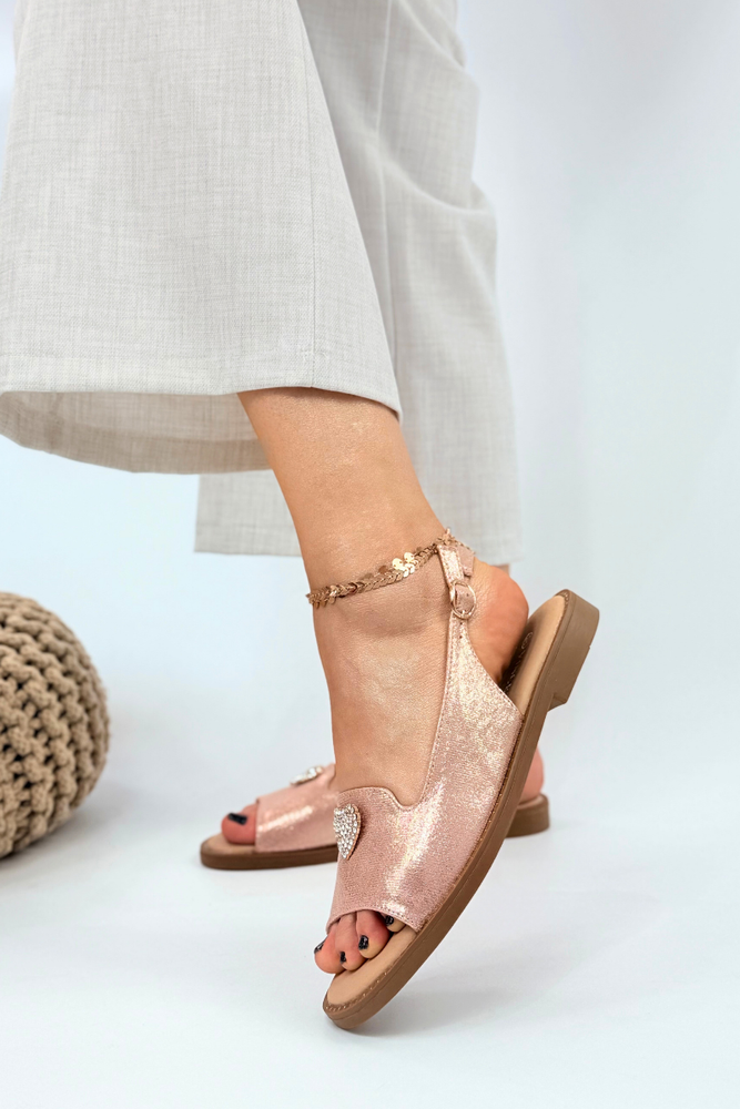 Złote sandały płaskie z ekoskóry
