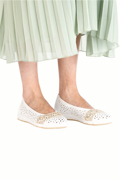 Білі ажурні балетки з екошкіри на платформі Rieker