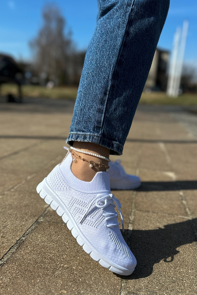 Жіноче спортивне взуття білого кольору