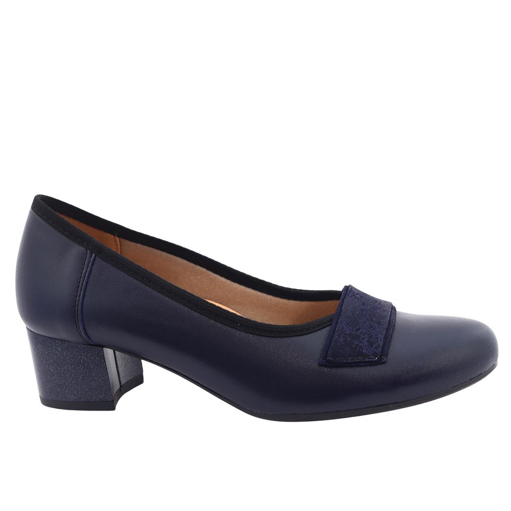 Темно-сині шкіряні туфлі на низькому каблуці Galant