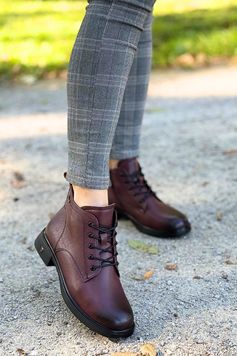 Damskie botki bordowe skórzane płaskie z zamkiem i sznurowaniem