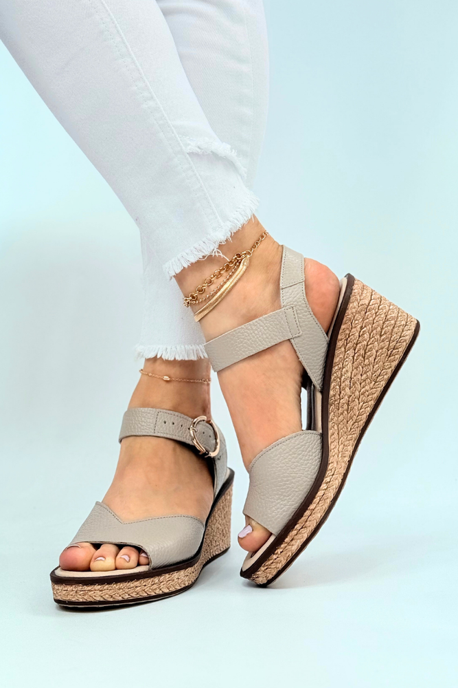 Sandały beżowe na koturnie ze skóry licowej Ryłko