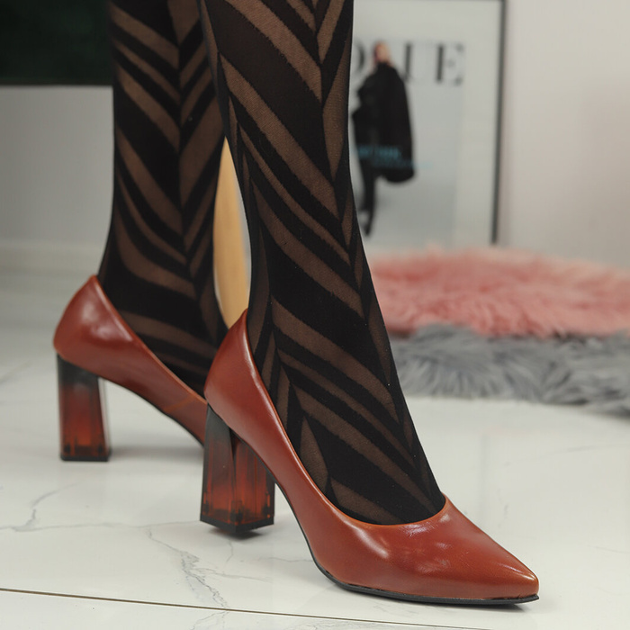 Czółenka na słupku brązowe Clasicco