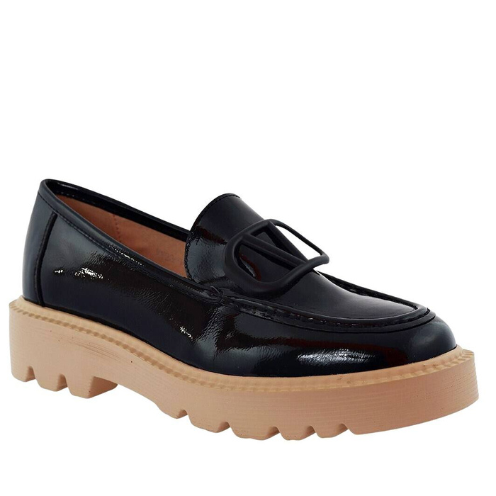 Чорні жіночі лаковані лофери на платформі Vinceza