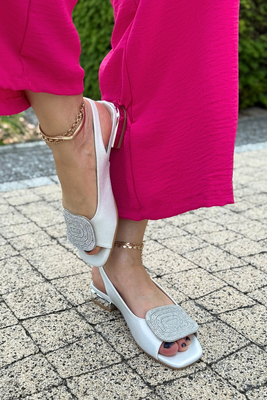 Srebrne damskie sandały z ozdobą w cyrkonie